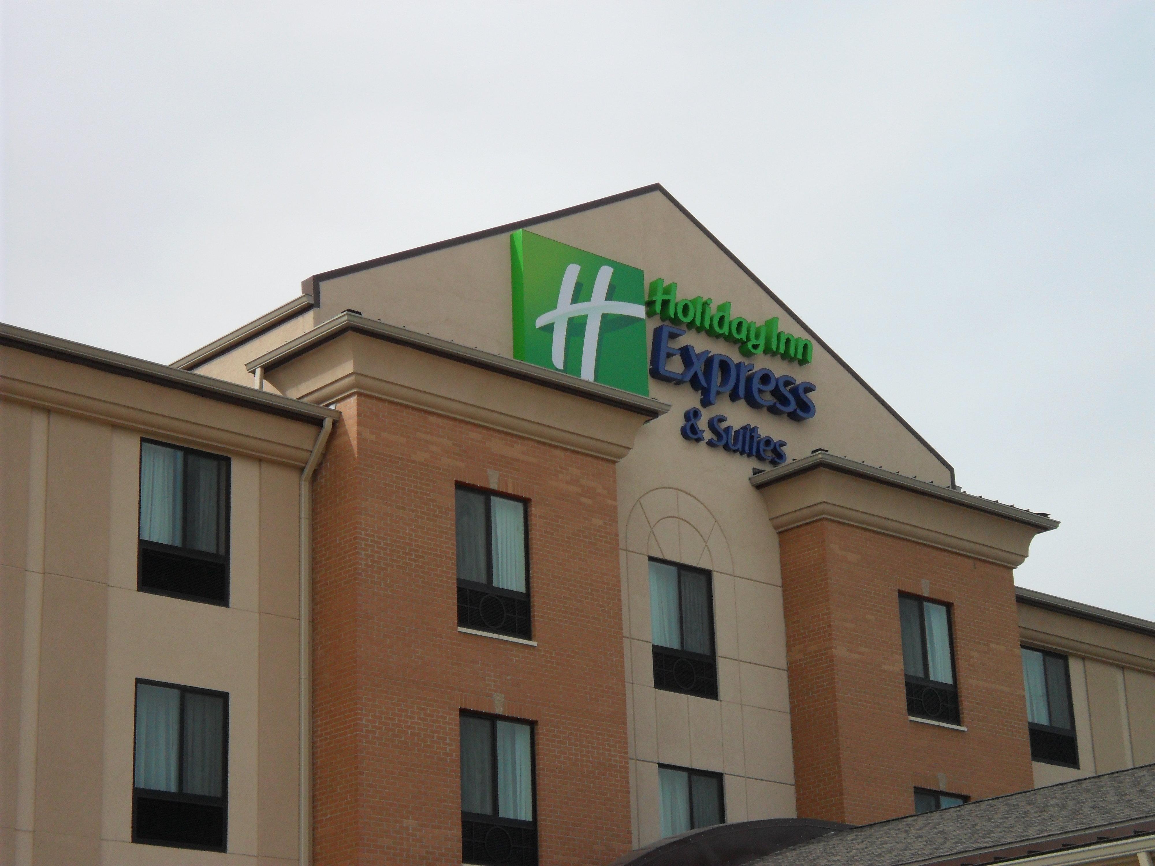 Holiday Inn Express And Suites Urbandale Des Moines, An Ihg Hotel Exterior foto